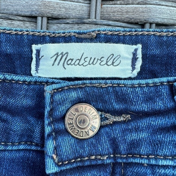 MADEWELL Curvy High-Rise Skinny Jeans in Hayes Wash - Picture 9 of 16